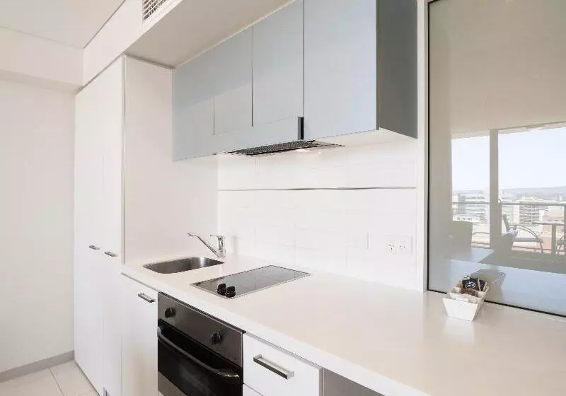 آپارتمان لوکس 1 خوابه, Oaks Adelaide Horizons Suites
