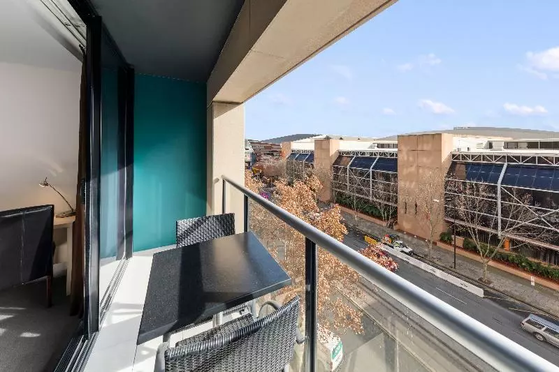 آپارتمان لوکس 1 خوابه, Oaks Adelaide Horizons Suites