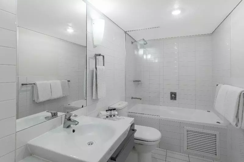 آپارتمان لوکس 1 خوابه, Oaks Adelaide Horizons Suites