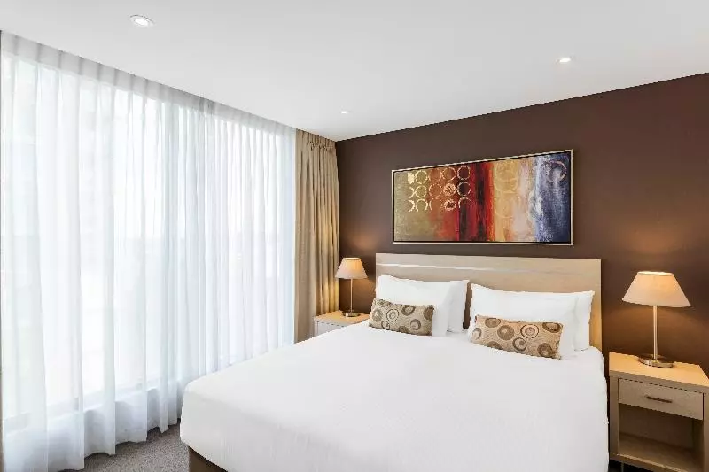 آپارتمان لوکس 1 خوابه, Oaks Adelaide Horizons Suites