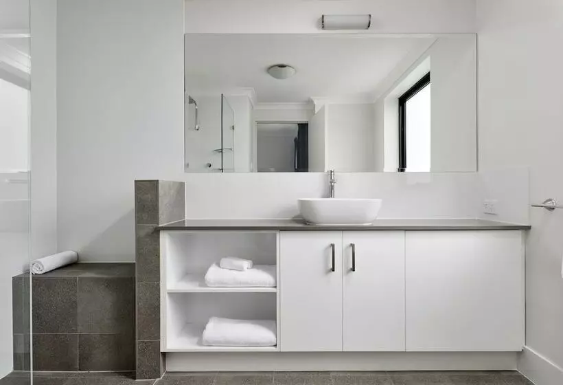 آپارتمان سوپریور 1 خوابه, Quest West End