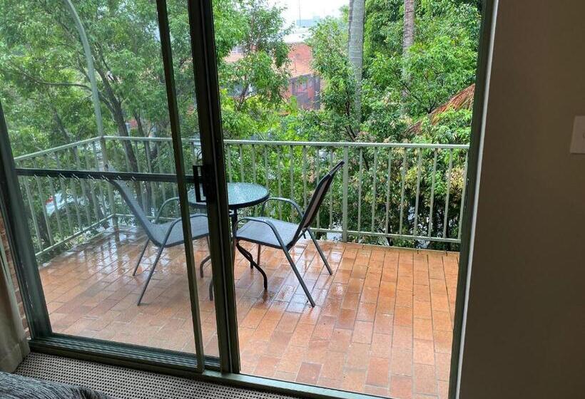 Апартаменты 1 Спальня, The Belmore Apartments