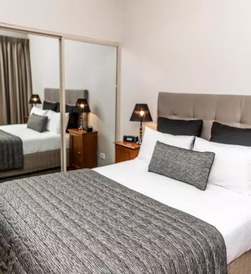 آپارتمان 2 خوابه, The Belmore Apartments