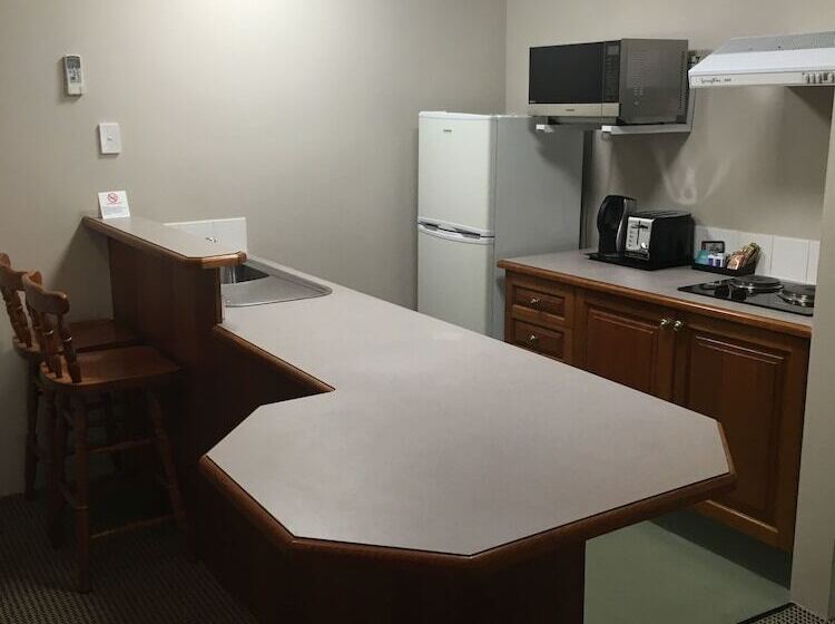 Апартаменты 1 Спальня, The Belmore Apartments