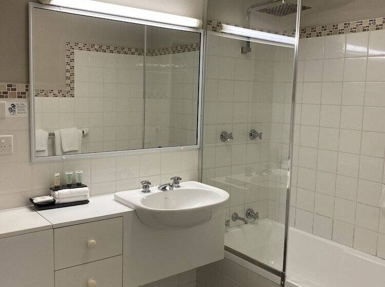 Апартаменты 1 Спальня, The Belmore Apartments