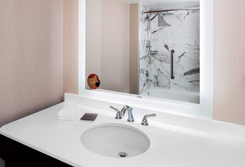 带2个双人床的标准工作室, The Westin Savannah Harbor Golf Resort & Spa