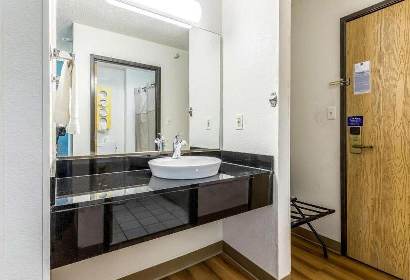 اتاق لوکس با تخت بزرگ, Motel 6indianapolis, In  Southport