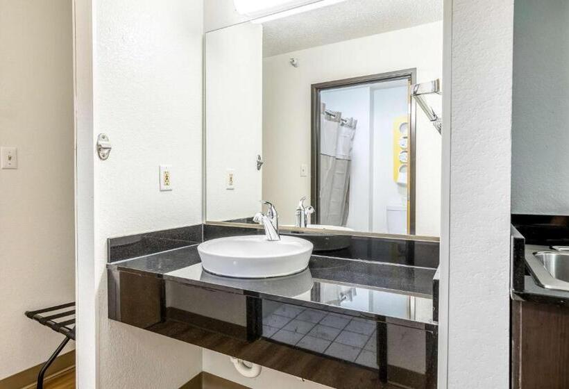 اتاق لوکس با تخت بزرگ, Motel 6indianapolis, In  Southport