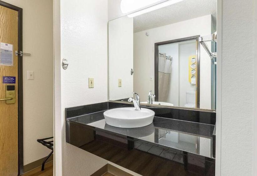 اتاق لوکس با تخت بزرگ, Motel 6indianapolis, In  Southport