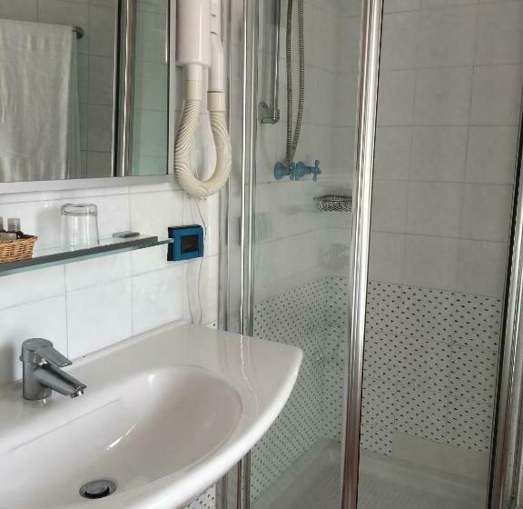 이코노미 룸, Cala Rosa Club