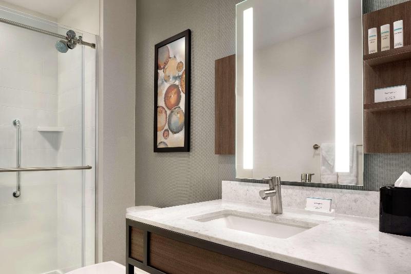 スタンダードルーム, Cullen Bay Resorts