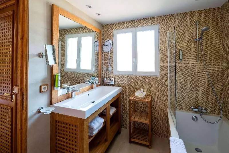 اتاق خانوادگی, Best Western Premier Montfleuri