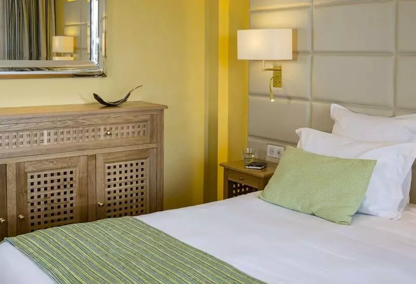 اتاق خانوادگی با تختخواب سفری, Best Western Premier Montfleuri