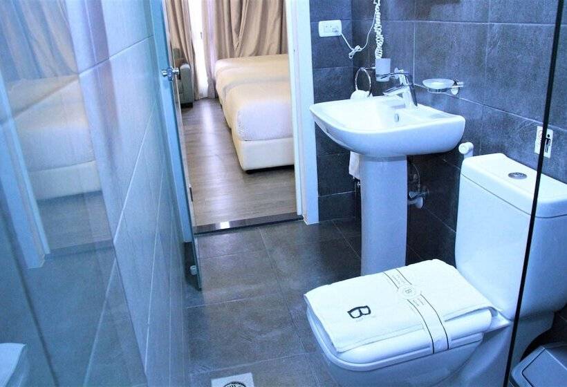 اتاق لوکس سه تخته, Beverly Hotel Beirut