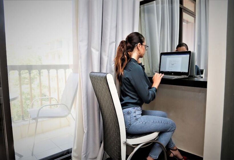 سوییت اجرایی, Beverly Hotel Beirut