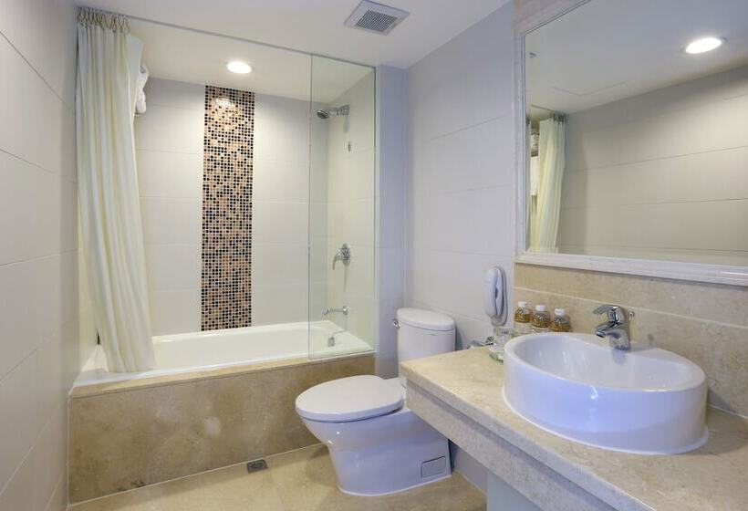 اتاق استاندارد سه نفره, Casa Real Hotel, Macau