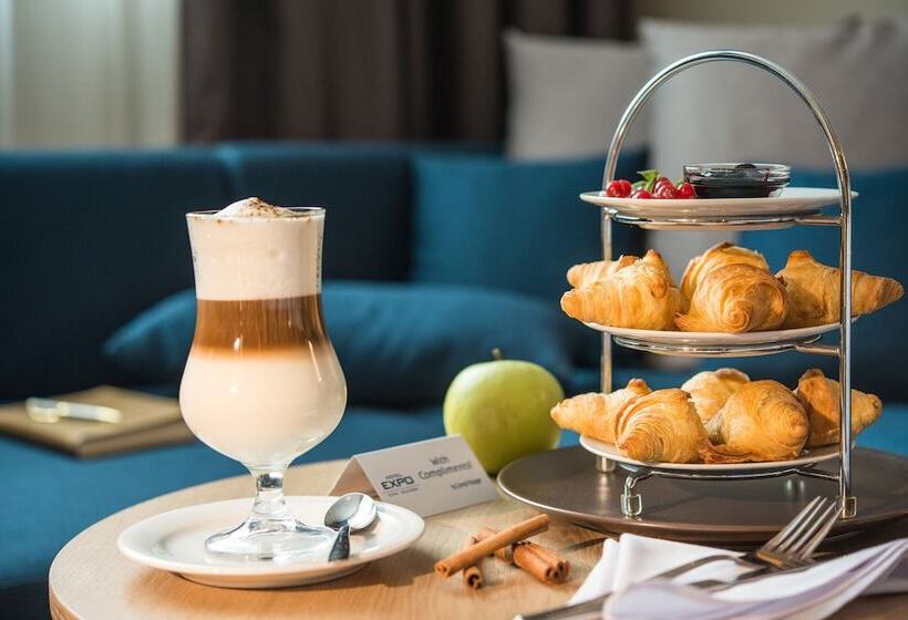 Номер Executive, Expo Sofia Hotel   Free Arrival Shuttle Bus   Free Parking   Free Compliments   Free Wi Fi