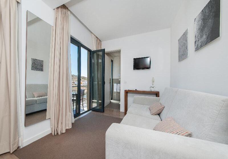 غرفة تنفيذية, Expo Sofia Hotel   Free Arrival Shuttle Bus   Free Parking   Free Compliments   Free Wi Fi