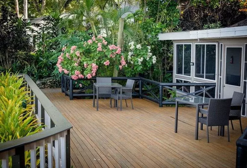 بانگلوی استاندارد با چشم‌انداز دریا, First Landing Beach Resort & Villas