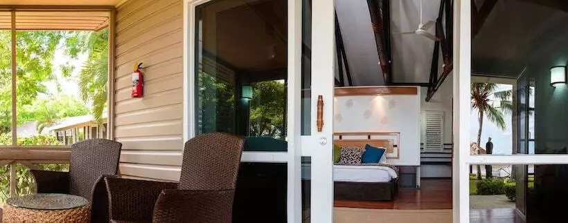 بانگلوی استاندارد با چشم‌انداز دریا, First Landing Beach Resort & Villas