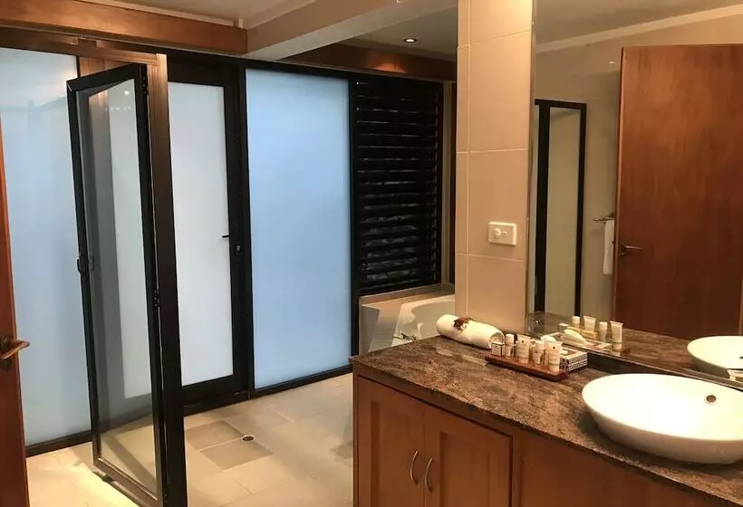 ویلای 2 خوابه, First Landing Beach Resort & Villas