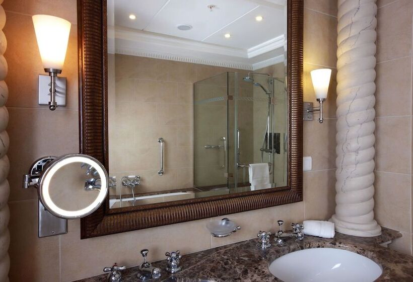 اتاق اجرایی, Al Habtoor Grand