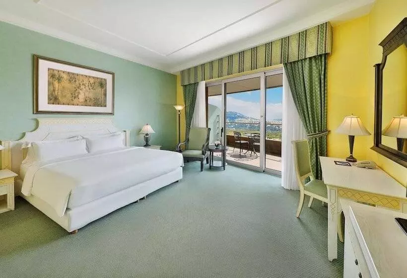 اتاق اجرایی, Al Habtoor Grand