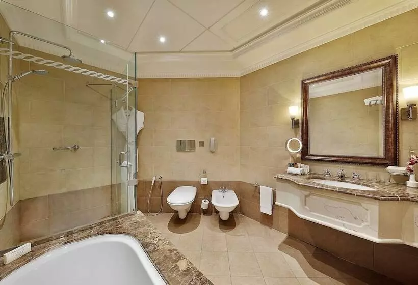 اتاق اجرایی, Al Habtoor Grand