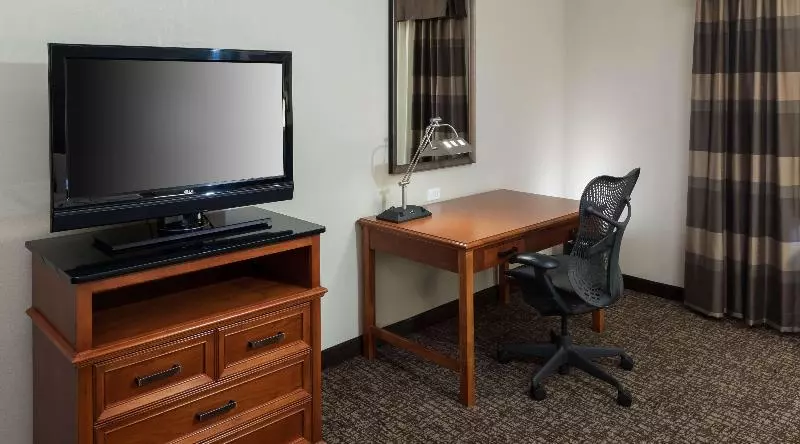 キングサイズベッドのスタンダードルーム, Hilton Garden Inn Rockaway