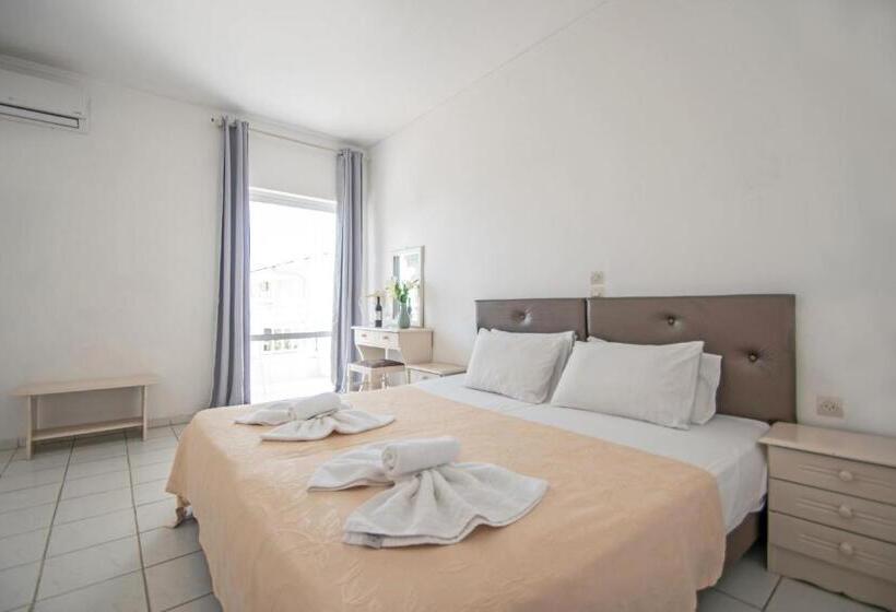 اتاق استاندارد با چشمانداز استخر, Ikaros