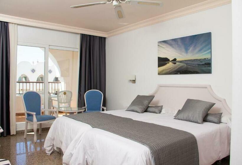 Номер Стандарт, Mac Puerto Marina Benalmádena