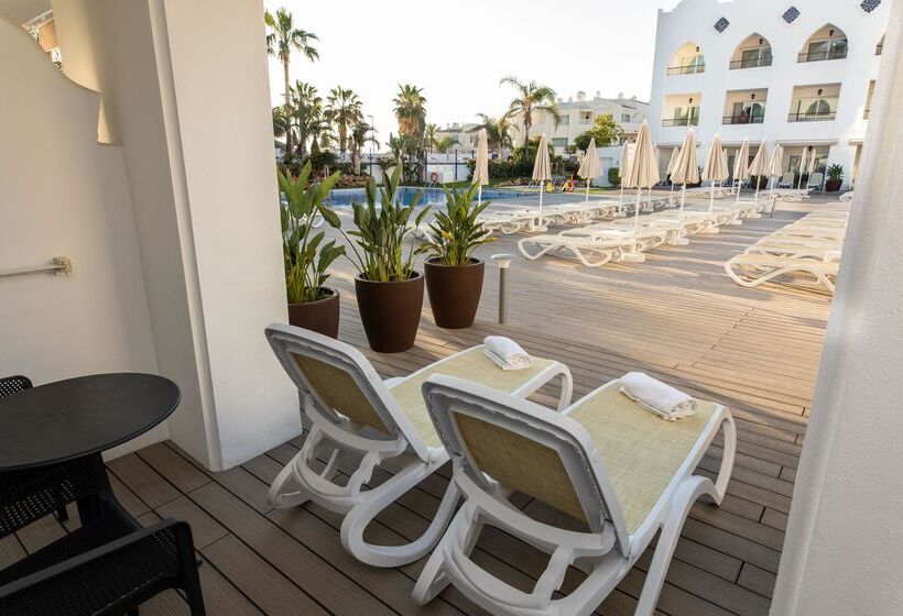 Номер Стандарт, Mac Puerto Marina Benalmádena