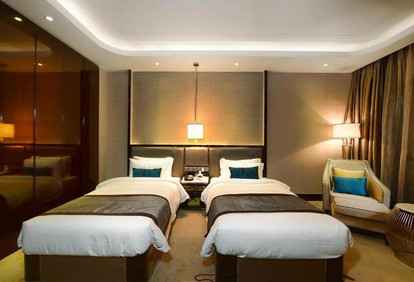 سوییت اجرایی, Pacific Regency Hotel Suites