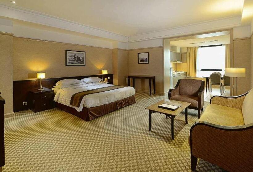اتاق لوکس با تخت بزرگ, Pacific Regency Hotel Suites