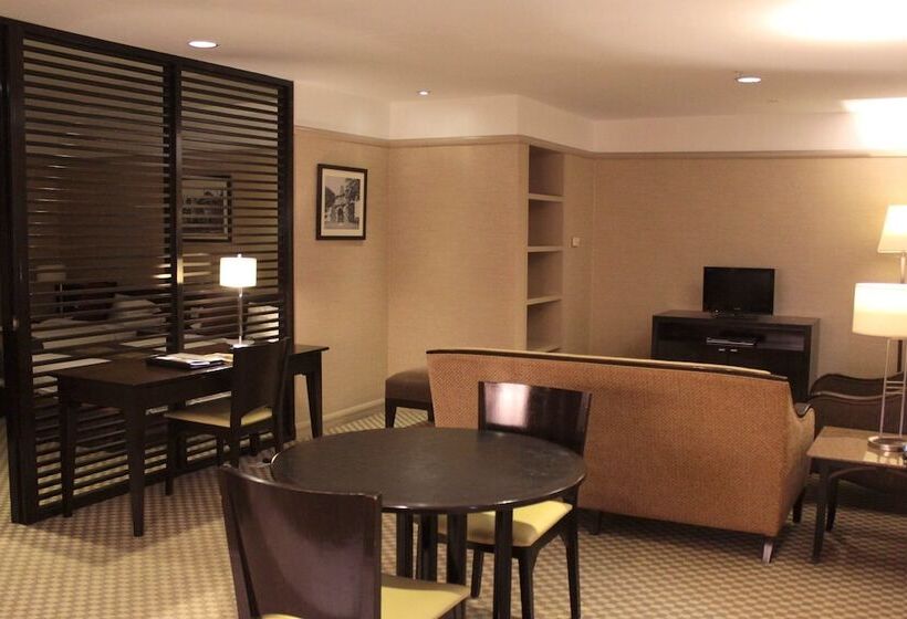 سوئیت با تخت بزرگ, Pacific Regency Hotel Suites