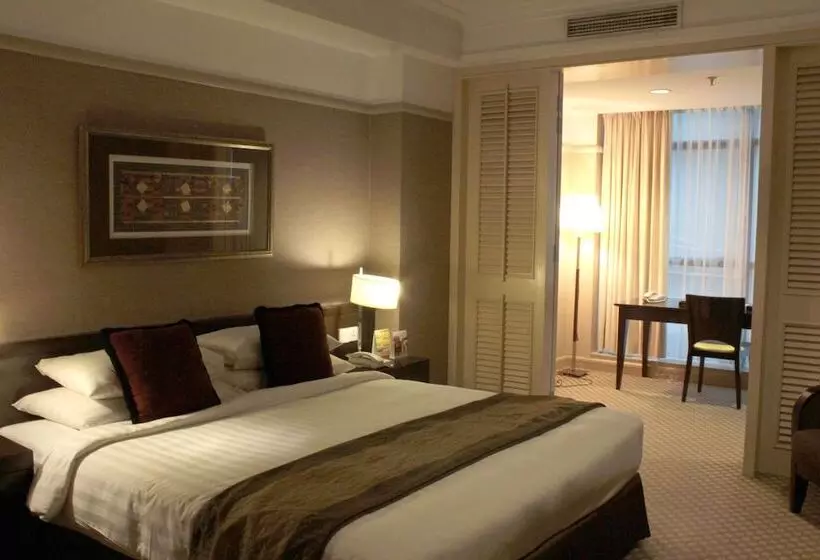 سوییت اجرایی, Pacific Regency Hotel Suites