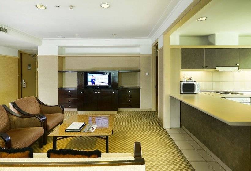 سوییت اجرایی, Pacific Regency Hotel Suites