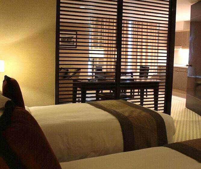 سوییت, Pacific Regency Hotel Suites