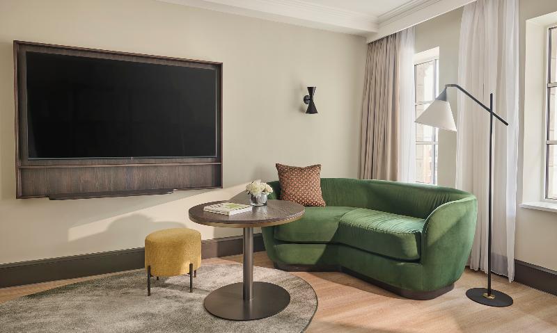 سوئیت پریمیوم, Pacific Regency Hotel Suites