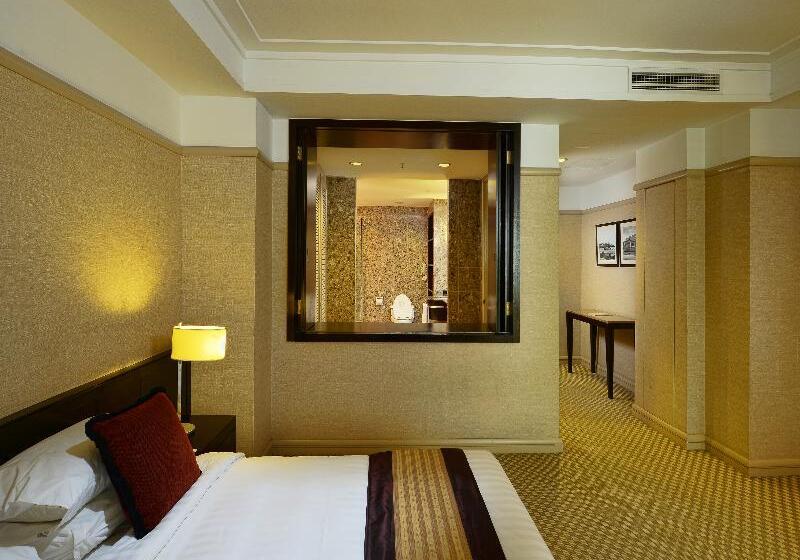 سوییت, Pacific Regency Hotel Suites