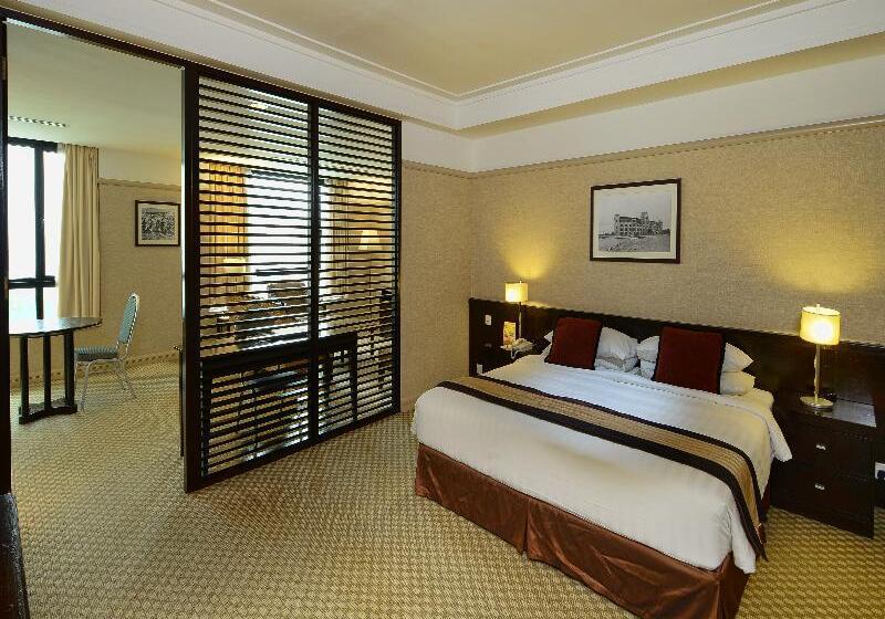 سوییت, Pacific Regency Hotel Suites