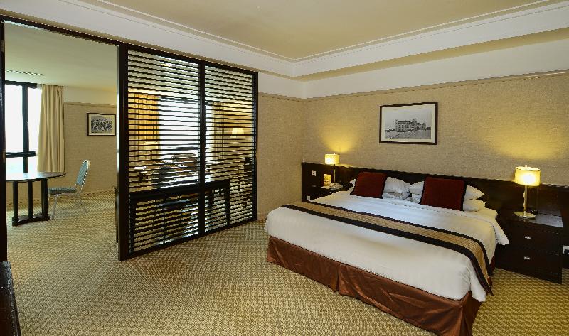 سوییت, Pacific Regency Hotel Suites