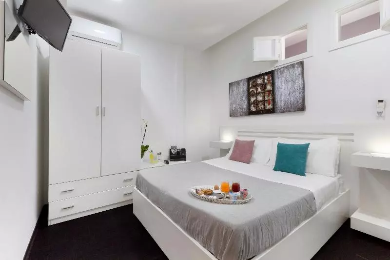 اتاق لوکس, Pacific Regency Hotel Suites