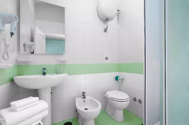 اتاق لوکس, Pacific Regency Hotel Suites
