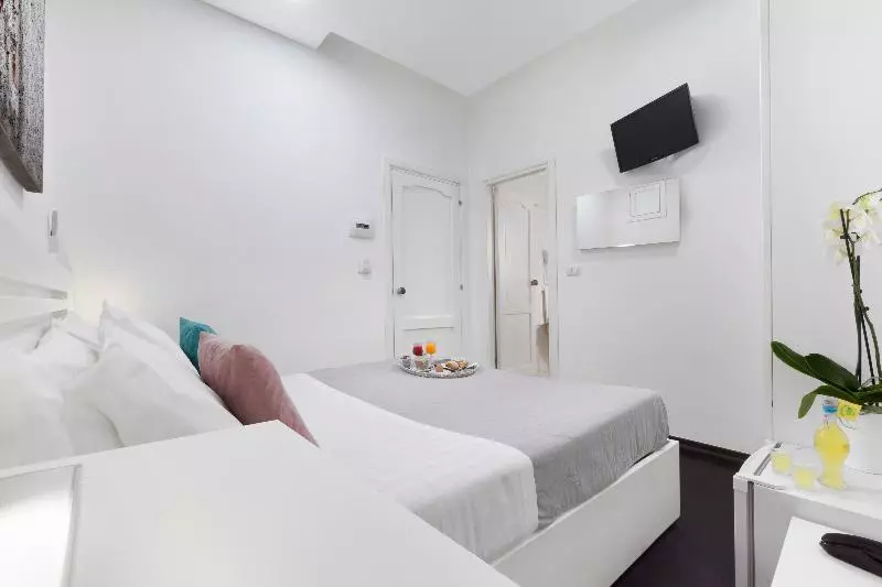 اتاق لوکس, Pacific Regency Hotel Suites