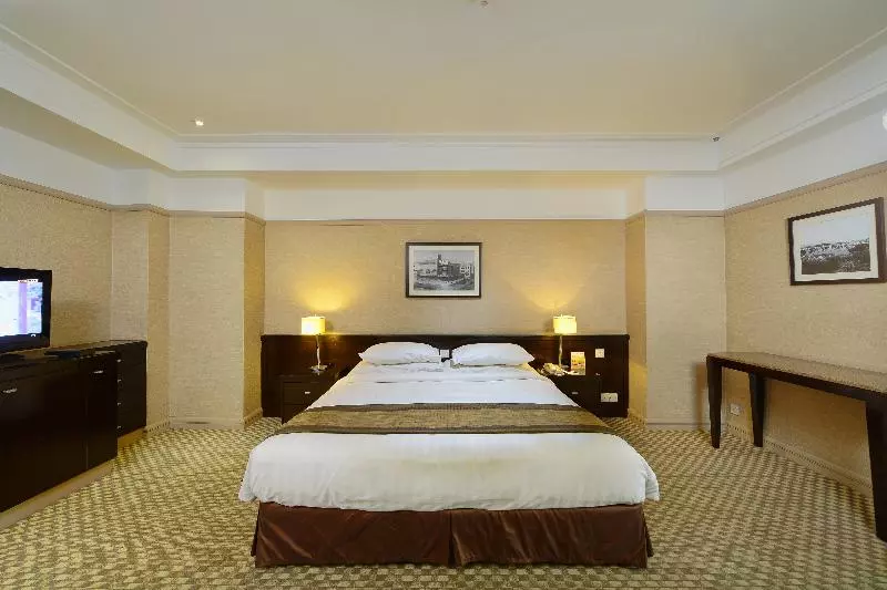 اتاق لوکس, Pacific Regency Hotel Suites