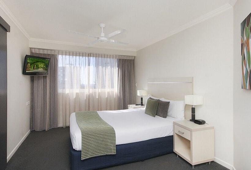 Люкс, Sovereign On The Gold Coast