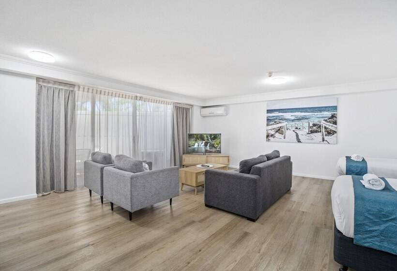Семейный Номер, Sovereign On The Gold Coast