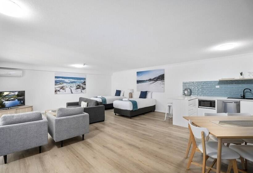 غرفة عائلية, Sovereign On The Gold Coast