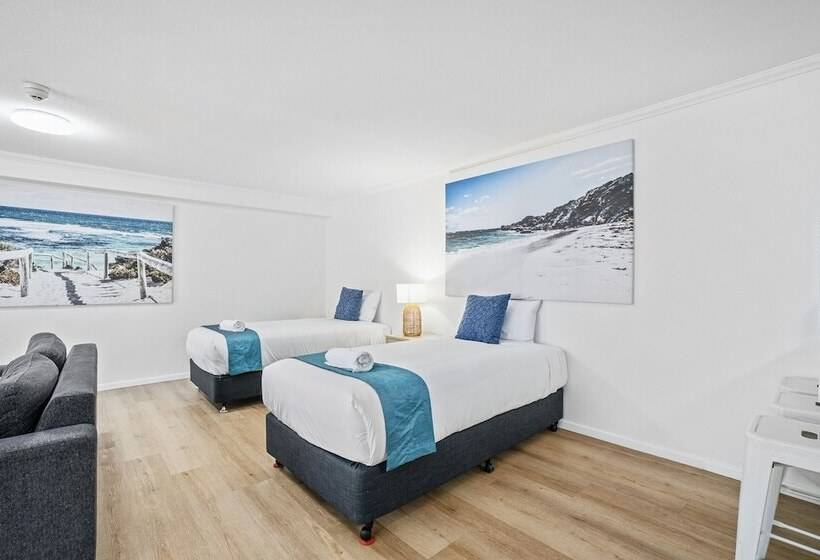 Семейный Номер, Sovereign On The Gold Coast